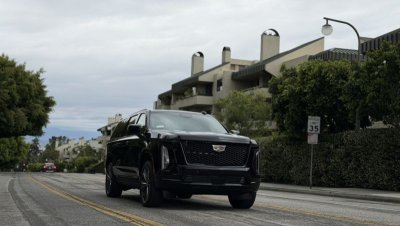 Black Cadillac Escalade ESV Sport thumnail image