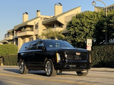 Black Cadillac Escalade ESV Sport Platinum thumnail image