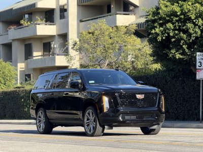 Black Cadillac Escalade ESV Sport Platinum thumnail image