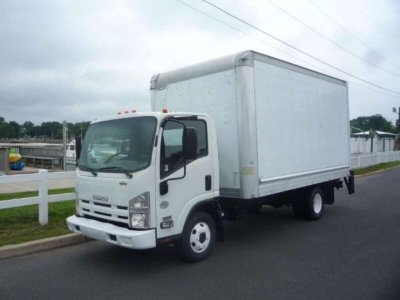 Isuzu NPR HD 17ft Cube - Truck rental car