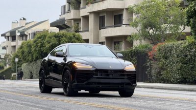 Lamborghini Urus SE thumnail image