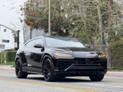 Lamborghini Urus SE - SUV rental car
