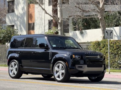 Land Rover Defender 110X V8 - SUV rental car