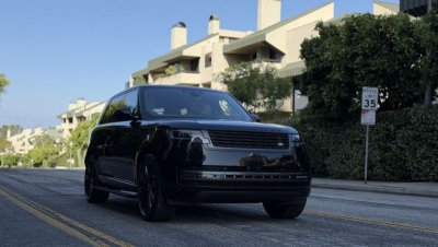 Black Land Rover Range Rover P400 LWB 7 Seater thumnail image