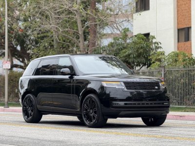 Land Rover Range Rover P530 SE 7 Seats - SUV rental car
