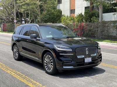 Photo of Lincoln Aviator from Beverly Hills Car Rental