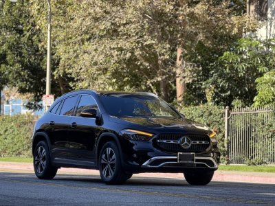 Black Mercedes-Benz GLA250 thumnail image