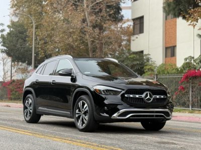 Photo of Mercedes-Benz GLA250 from Beverly Hills Car Rental