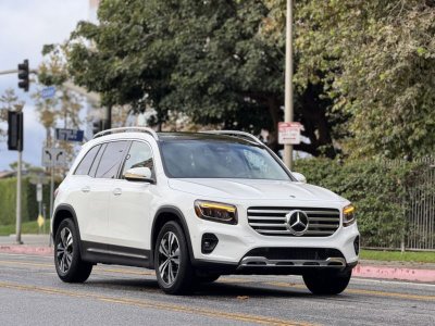White Mercedes-Benz GLB250 thumnail image