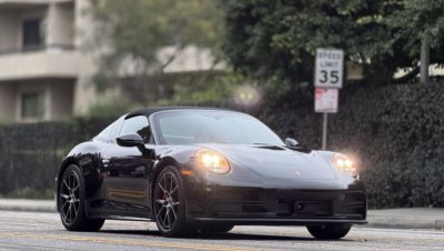 Porsche 911 Targa - Luxury rental car