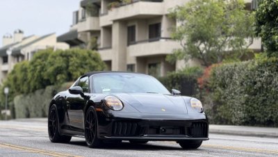 Porsche 911 Targa GTS - Luxury rental car