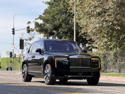 Black Rolls-Royce Cullinan thumnail image