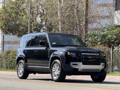 Land Rover Defender 110 S - SUV rental car