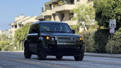 Green Land Rover Defender thumnail image