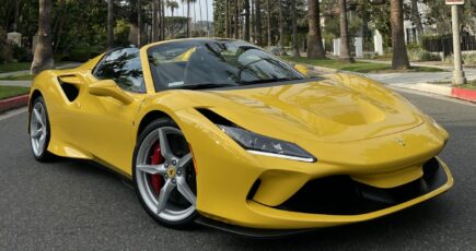 Ferrari F8 Spider front