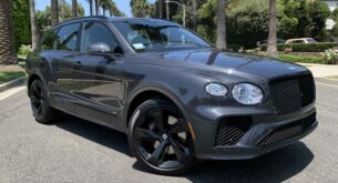 Bentley Bentayga V8 front